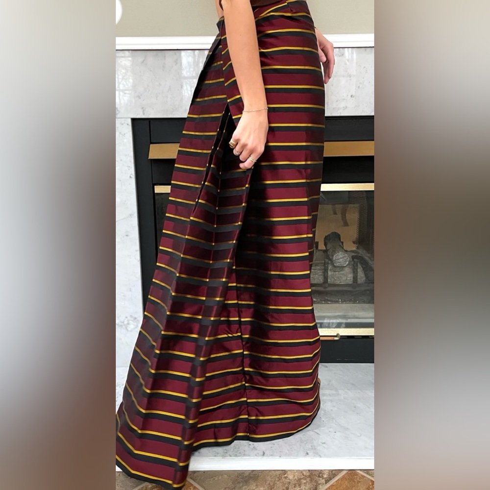 Michael Kors silk striped maxi skirt with train Perfect for the Holidays! Size 4